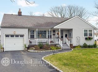 20 Clearwater Ave, Massapequa, NY 11758