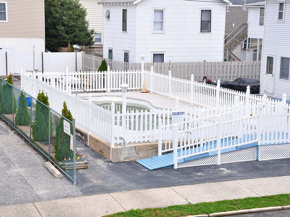 1st image of 323 E Glenwood Ave
