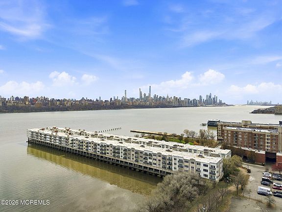 3rd image of 324 Promenade