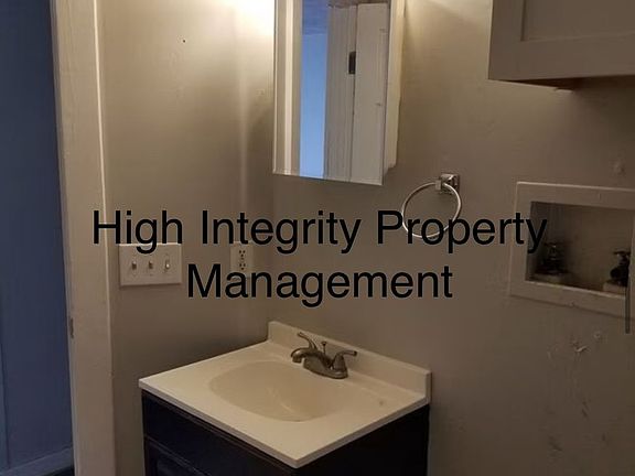5th image of 1001 Davis St APT B