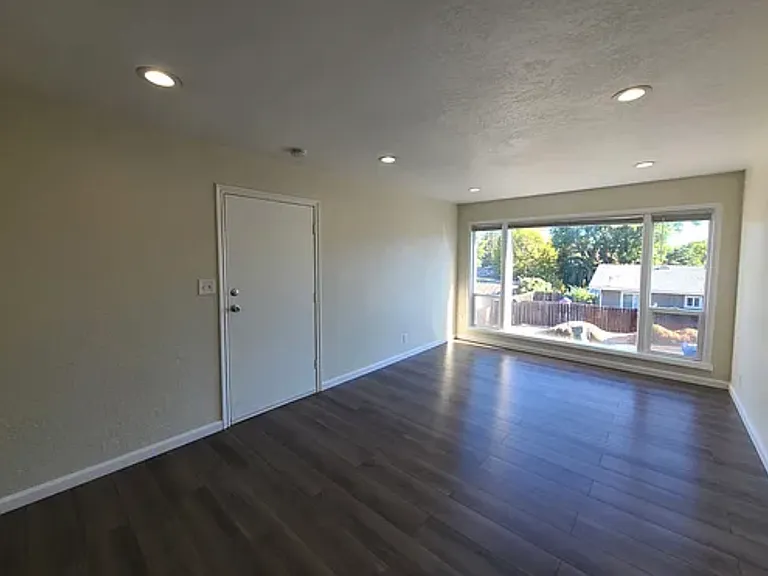 1830 Richardson St #4 — Photo 2