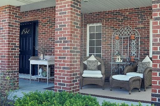 3rd image of 10431 Sutton Dale Ln