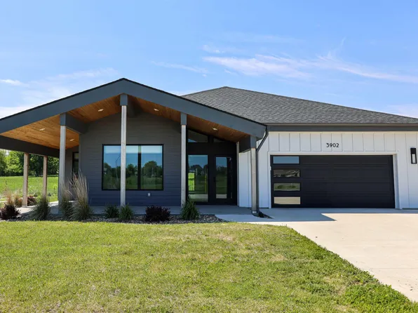 3902 Keagles Xing, Cedar Falls, IA 50613