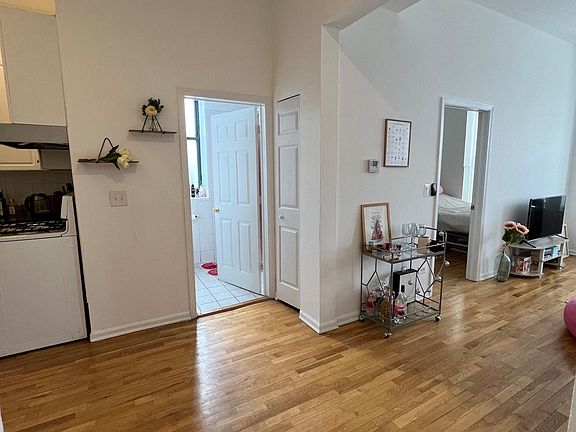 3rd image of 351 W Oak St #205A