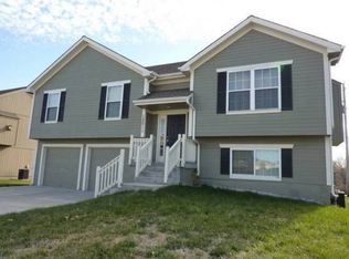 12011 White Oak St, Peculiar, MO 64078