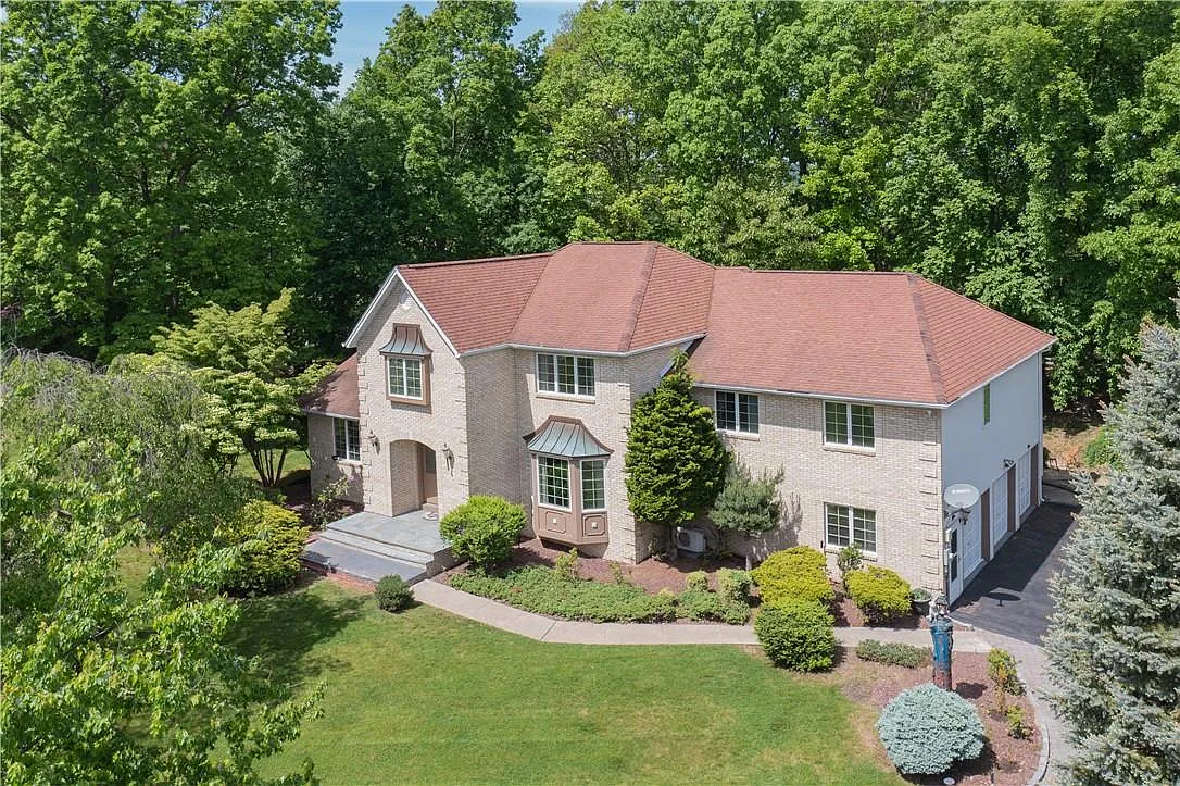 17 Phillips Drive photo 1