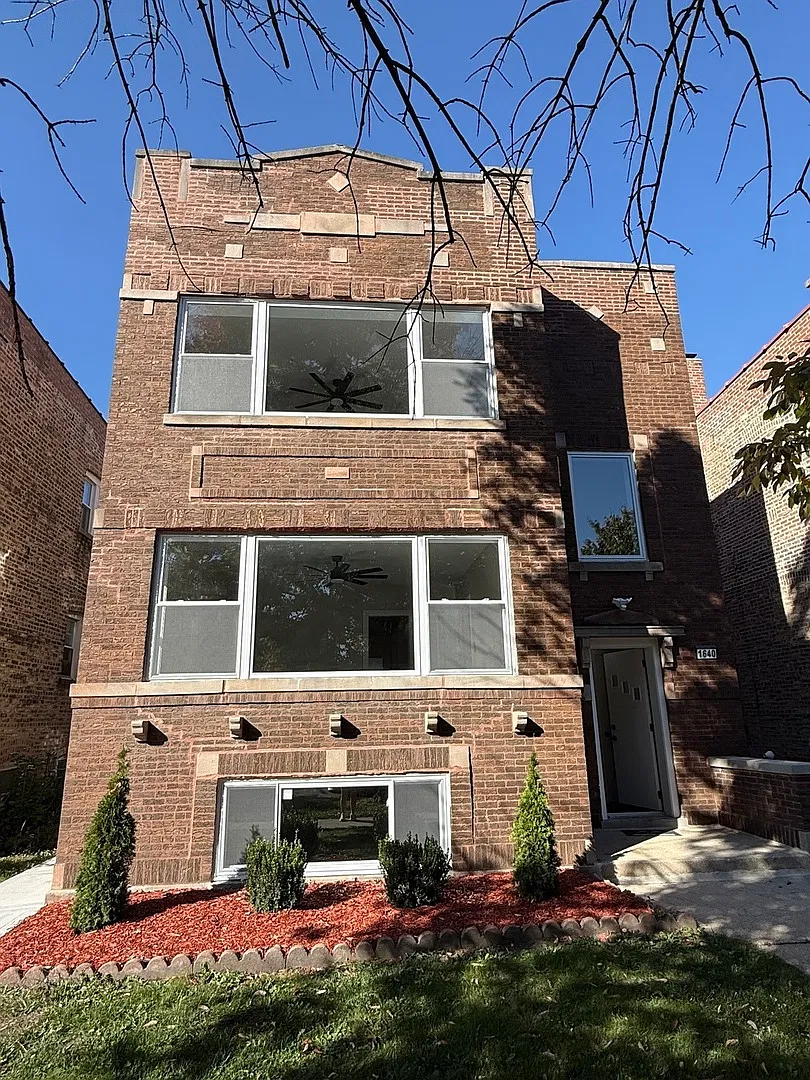 2 bed, 1400 sqft, $2,200 — Photo 1