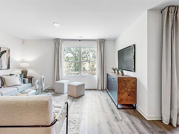 3rd image of 4367 Henry Rd