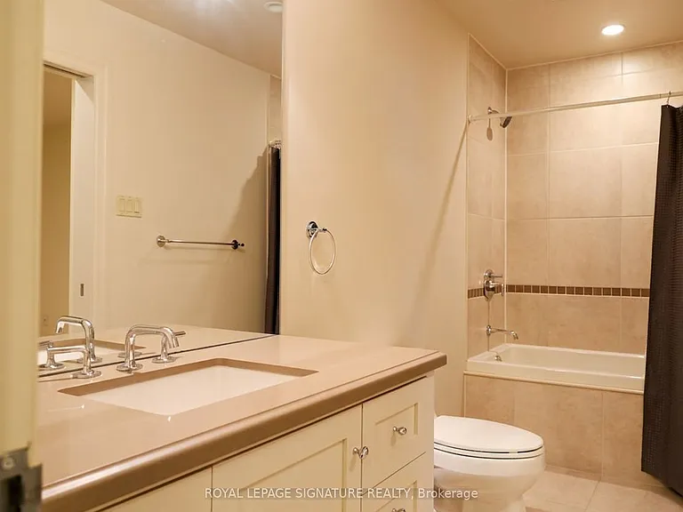 30 Wellington St E #2202 — Photo 7