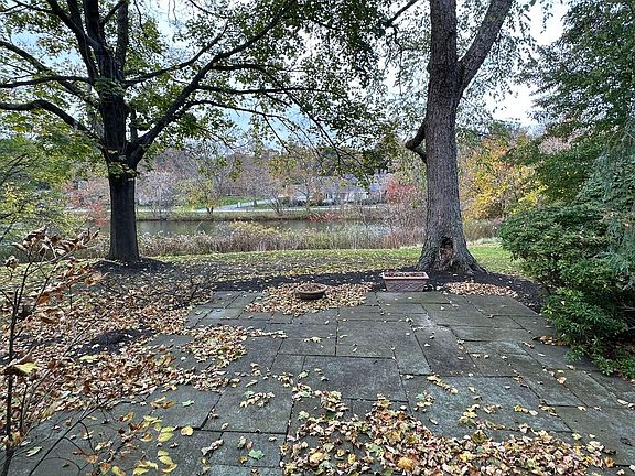 4th image of 55 Potter Pond