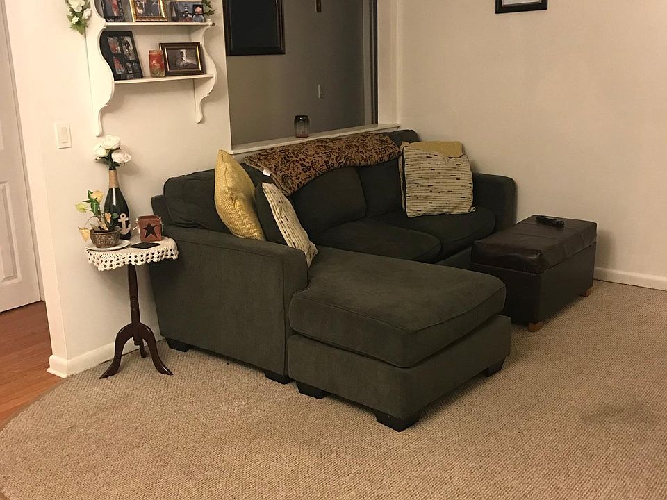 1st image of 17 Village Ct Unit 17