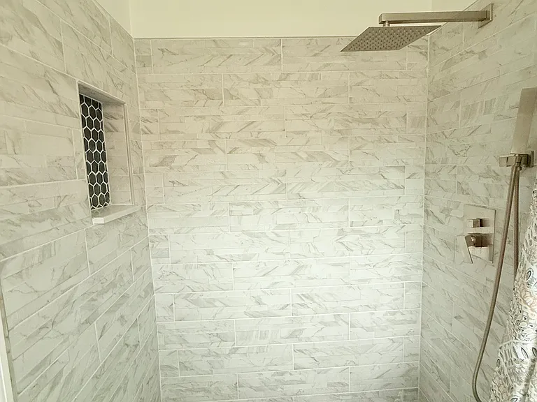 1557 Robinson Dr N — Photo 22