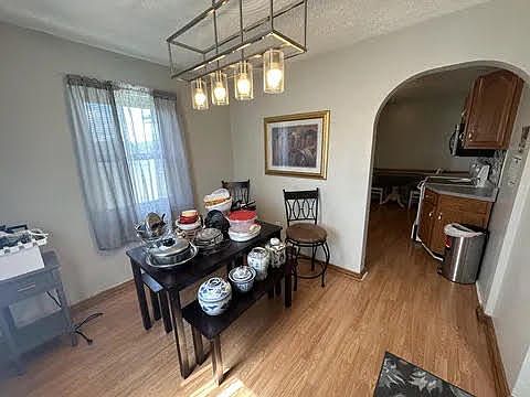 4th image of 210 Wood St