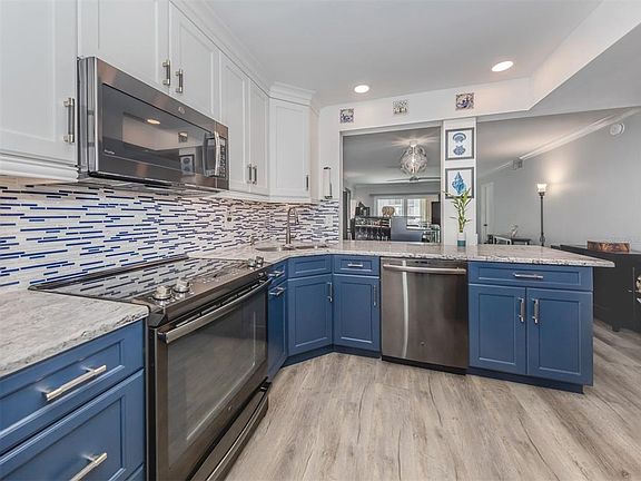 5th image of 220 Santa Maria St APT 240