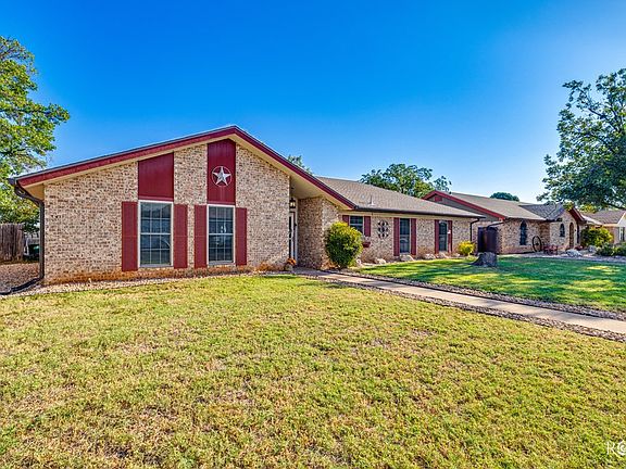 5th image of 3214 Rock Brook Dr