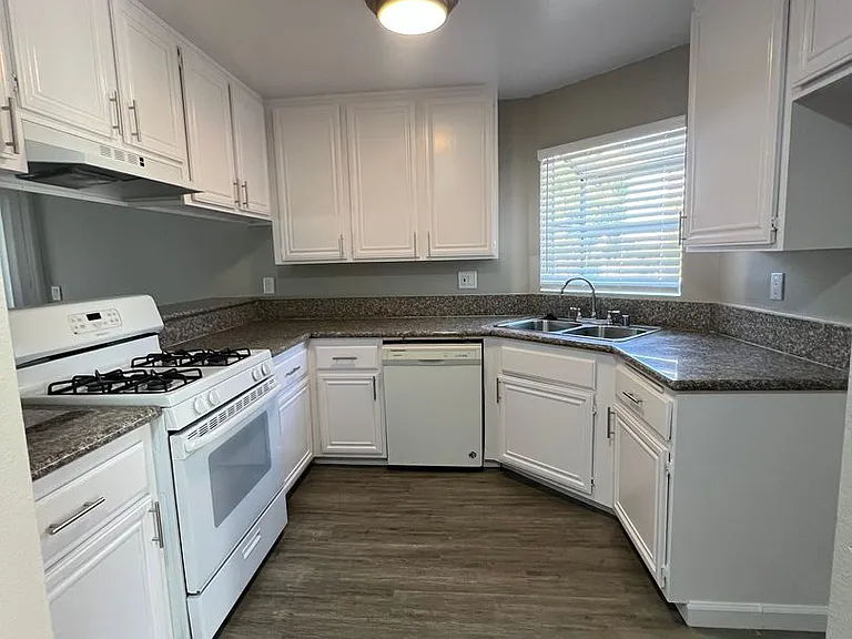 750 Gaviota Ave #2 — Photo 6