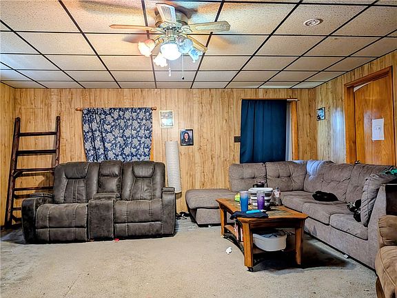 2nd image of 286 Main St