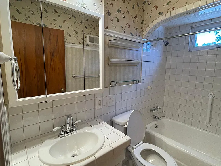 1641 W Adams St — Photo 14