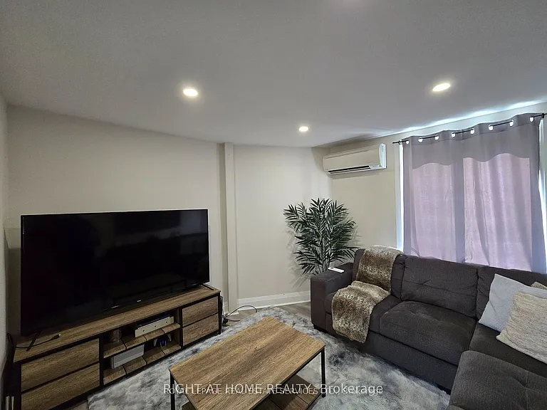 18 Ewing St #2 — Photo 8
