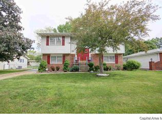 633 Magnolia Dr, Chatham, IL 62629