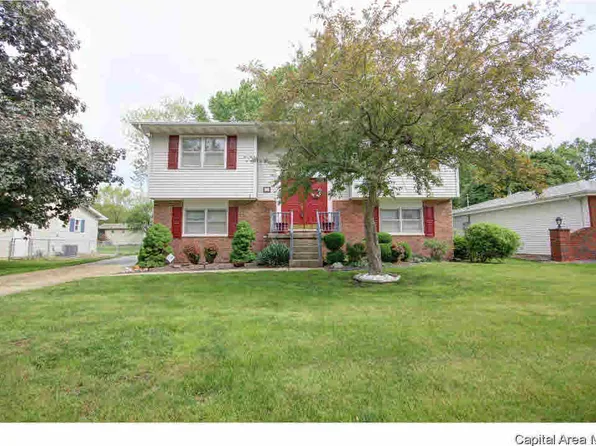 633 Magnolia Dr, Chatham, IL 62629