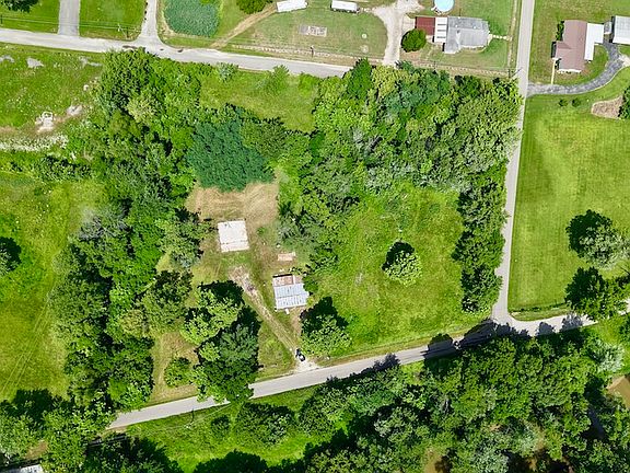 3rd image of 307 W River Rd