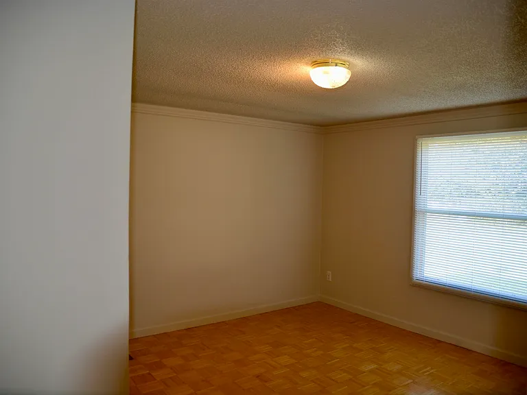 111 Brighton Dr — Photo 12