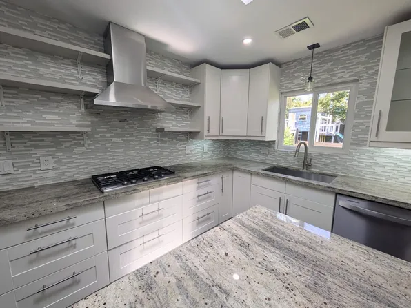 2736 Lomita St, Oceanside, CA 92054