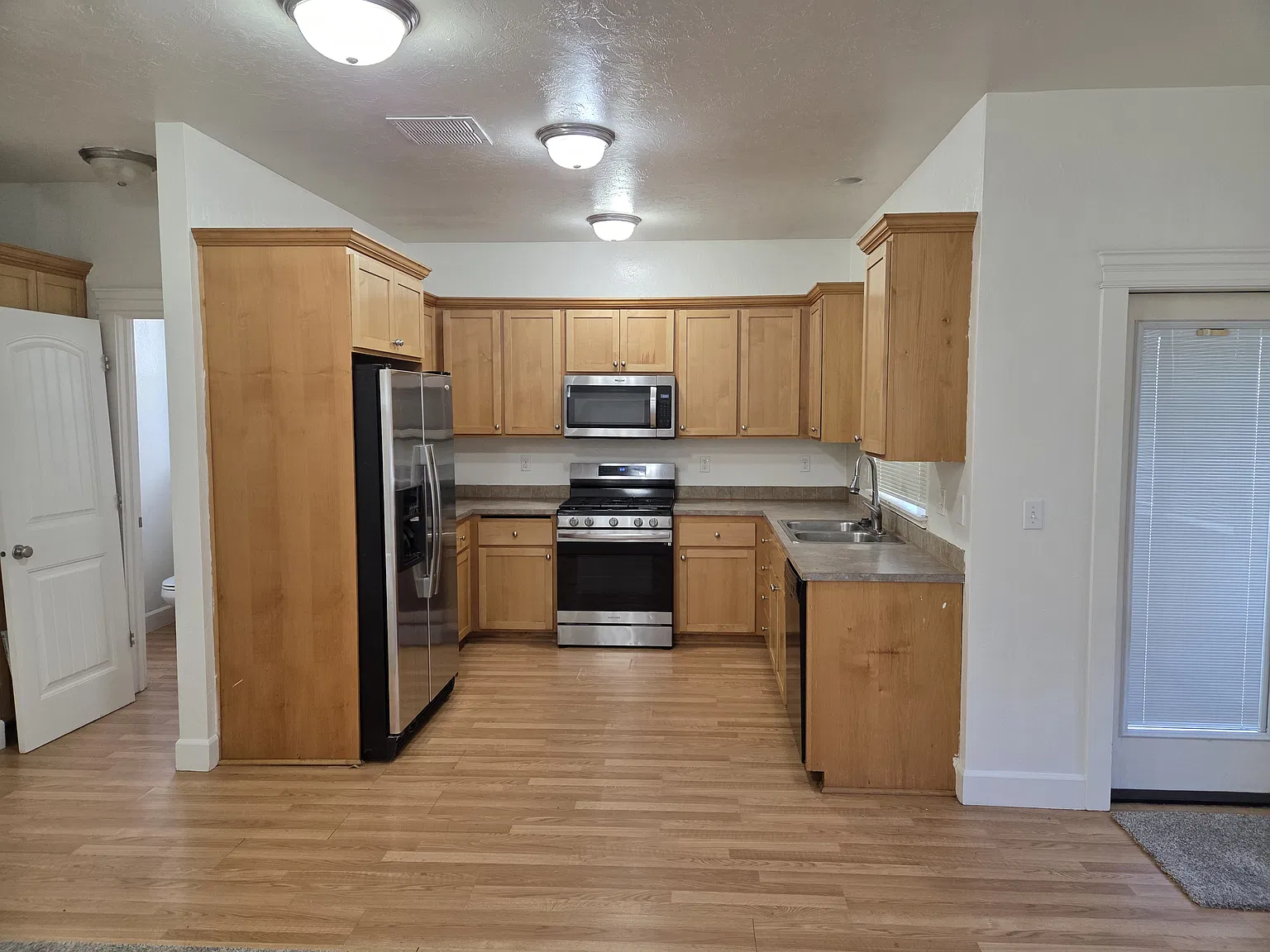 3 bed, 2.5 bath, 1512 sqft, $2,250 — Photo 3