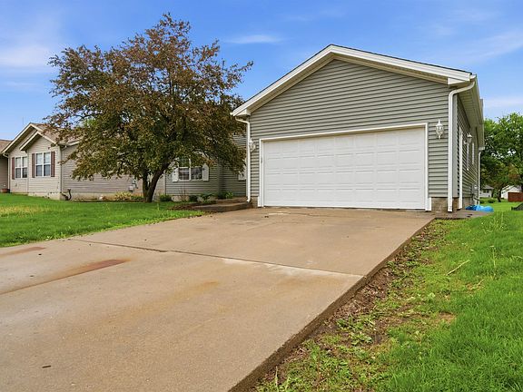 3rd image of 104 Tonti Ct