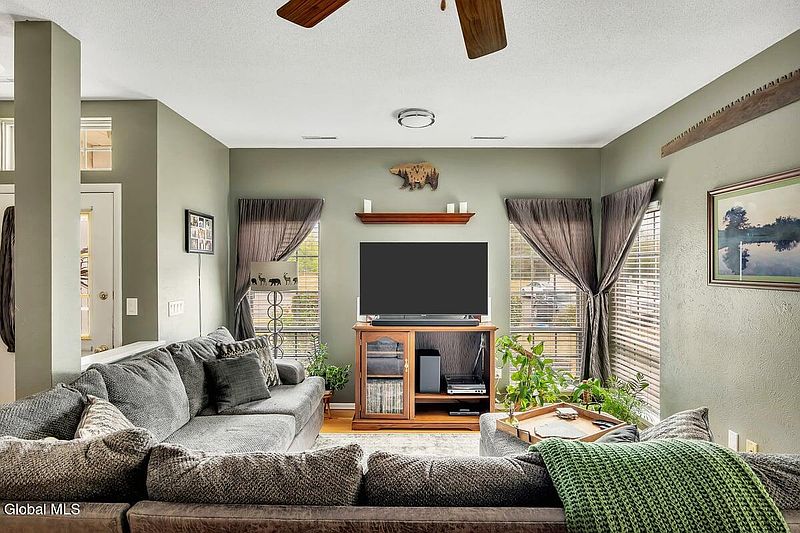 4th image of 813 Ridge Circle