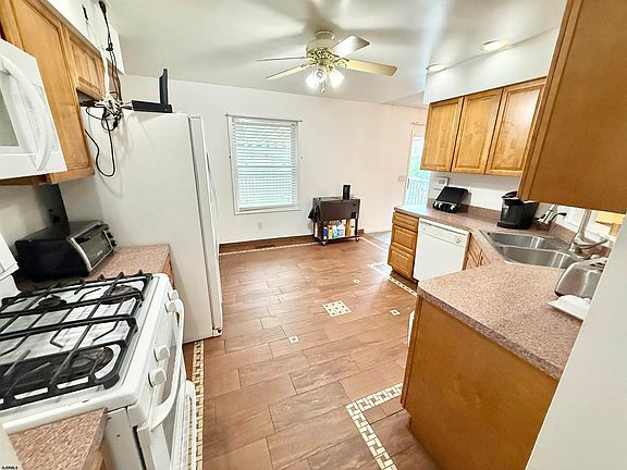 3rd image of 811 W Park Ave
