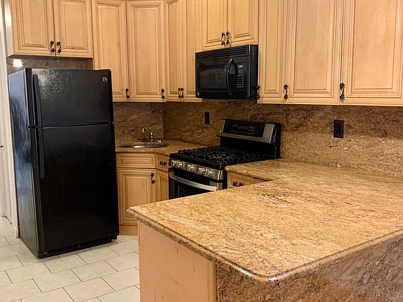 2nd image of 349 Summit Ave APT 2R