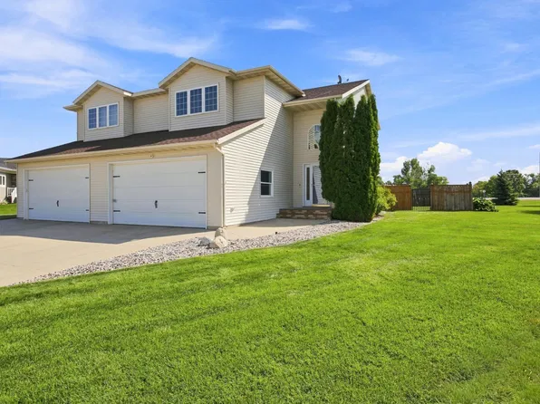 6158 14th St S, Fargo, ND 58104
