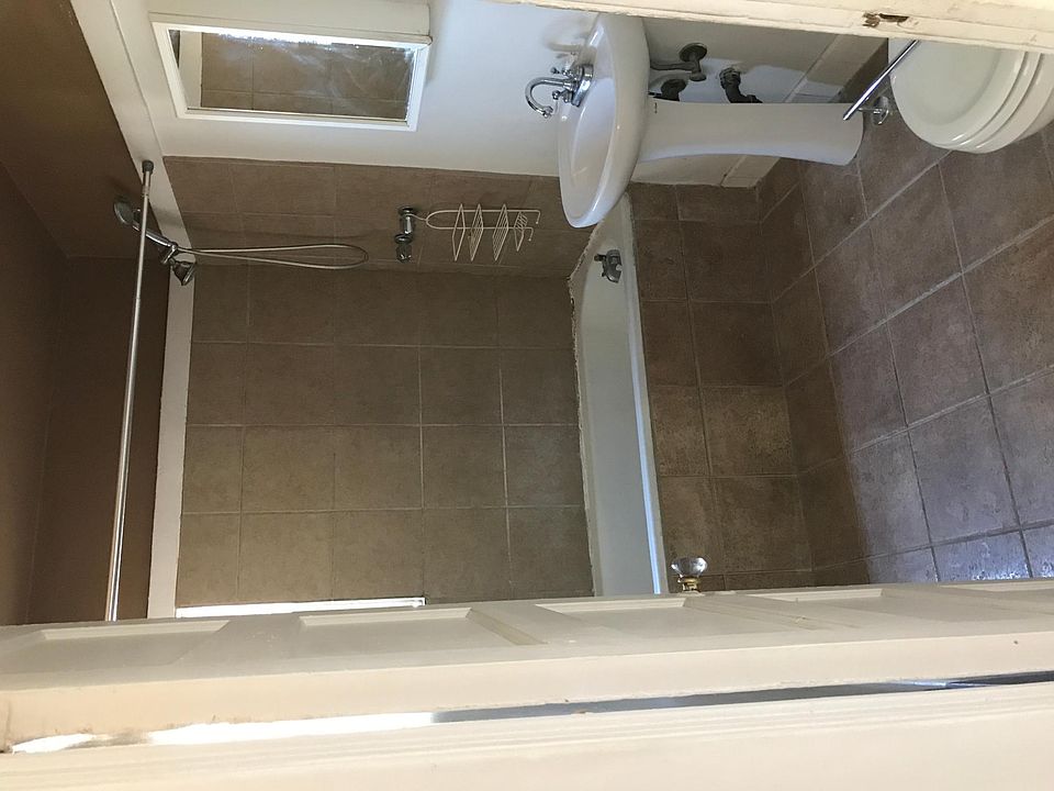 2nd image of 1427 N Alexandria Ave