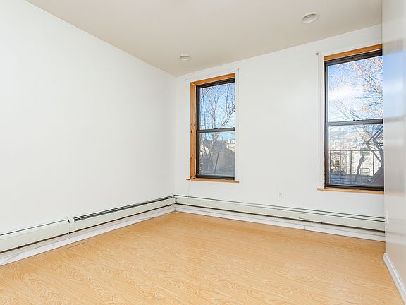 3rd image of 579 Saint Johns Pl APT 2R