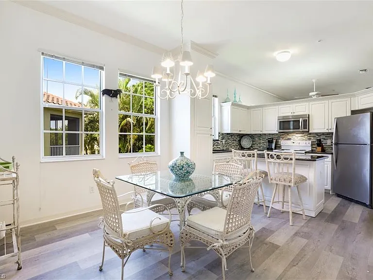 600 L Ambiance Cir #6 — Photo 6