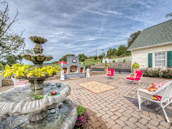 5th image of 208 Cathedral Dr