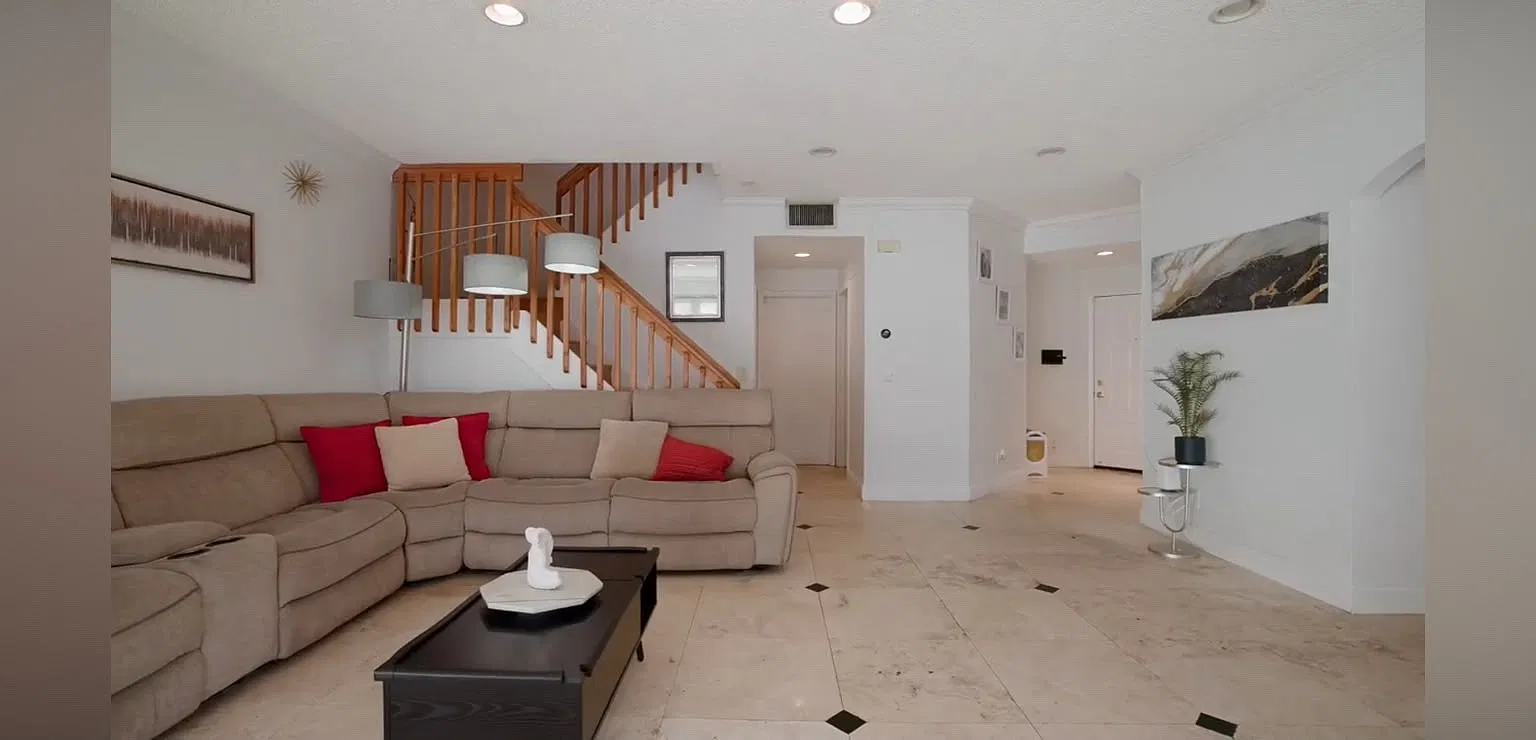 NW 1st St, Pembroke Pines — Photo 3