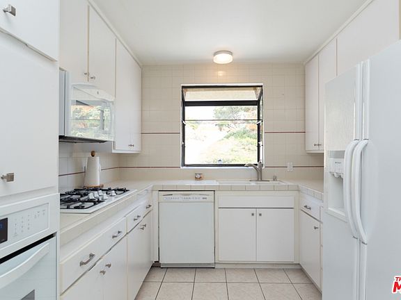 5th image of 1223 N Kenter Ave