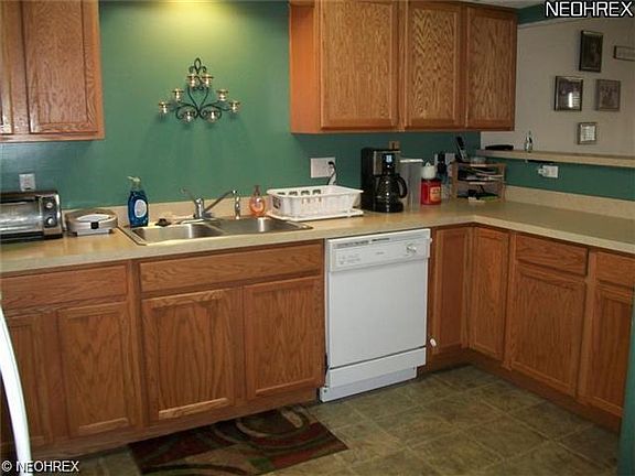 2nd image of 16498 Cottonwood Pl