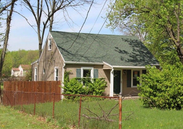 2nd image of 1204 S Park Rd