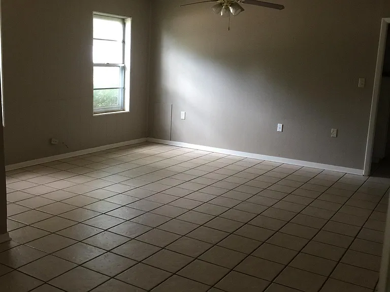 527 Pine St — Photo 2