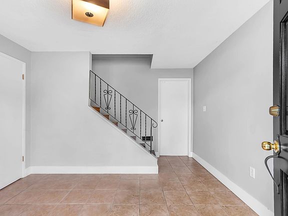 4th image of 11582 84a Ave