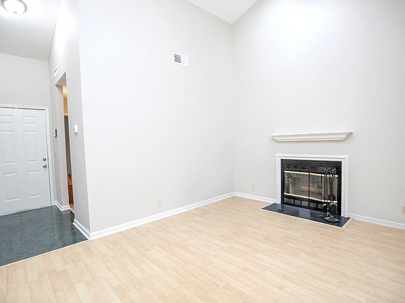 3rd image of 2009 Valley Dr