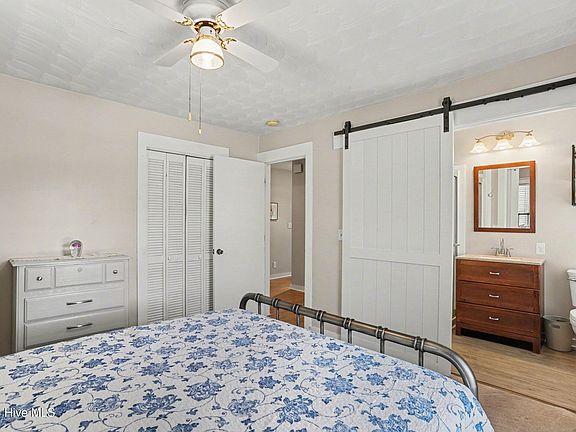 5th image of 210 Twin Lakes Court