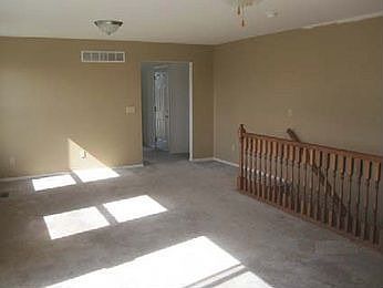 5th image of 140 Twin Falls Ct