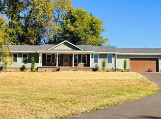 615 Hickory Ln, Greensburg, KY 42743
