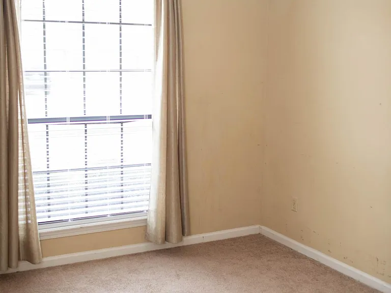 7175 Glendyne Dr N — Photo 16