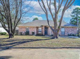 15 Autumn Cir, Wake Village, TX 75501